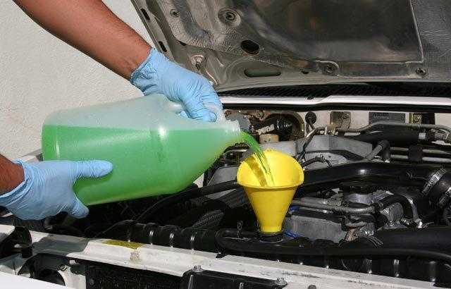 Как провести замену охлаждающей жидкости в автомобиле