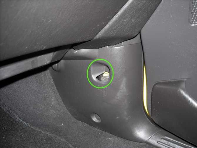 Выключатель топливного насоса: об этой кнопке в машине не знают большинство водителей
