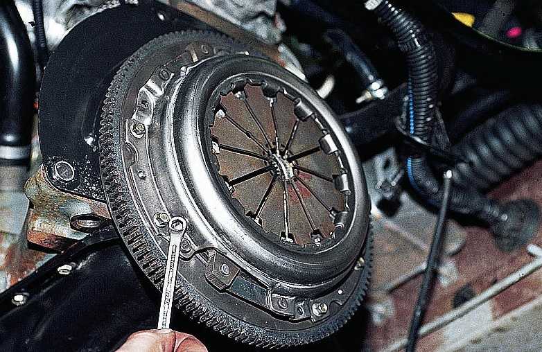 Поддон картера двигателя: возможности ремонта
